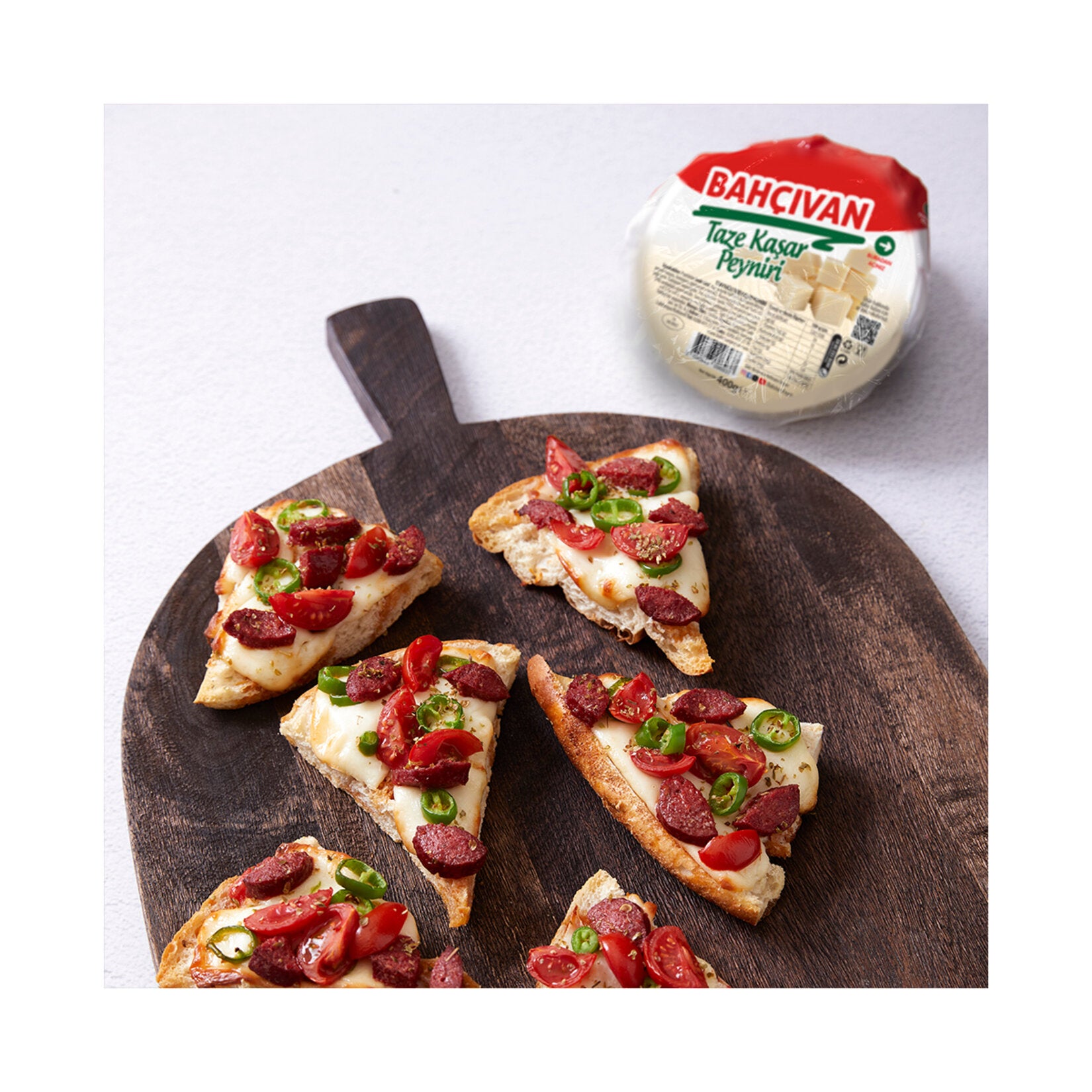Bahçıvan Tam Yağlı Taze Kaşar Peyniri is a smooth, semi-hard Turkish cheese made from pasteurized cow’s milk.