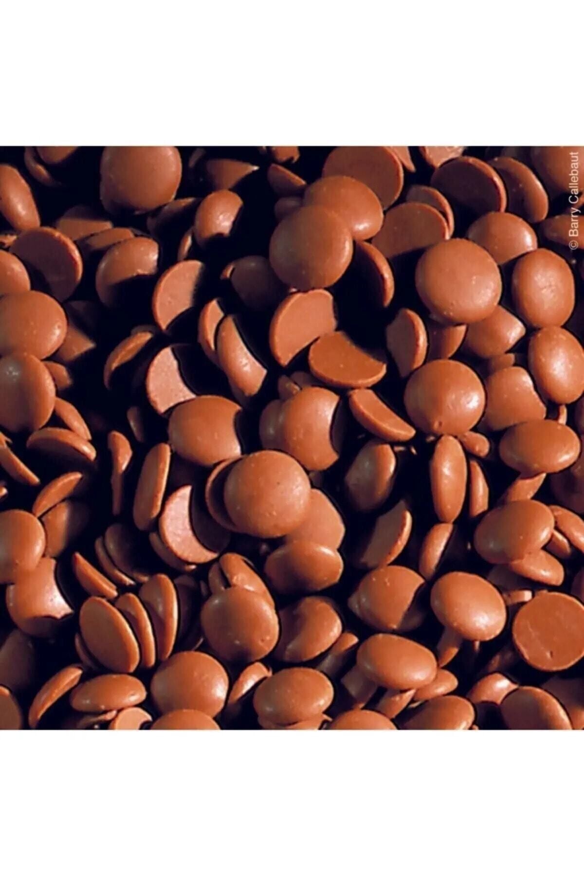 Callebaut 823 Milk Chocolate Drops bring together the perfect harmony of cocoa, milk, and caramel notes in one of the world’s most trusted Belgian couverture chocolates.