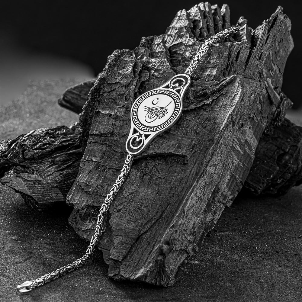 Turkish Sterling Silver King Chain Bracelet with Ottoman Tughra is a bold statement piece crafted for those who appreciate heritage design and solid silver craftsmanship.