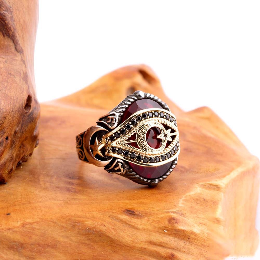 Make a bold statement with this Turkish Sterling Silver Mens Ring with Red Zircon, designed around the powerful crescent and star motif.