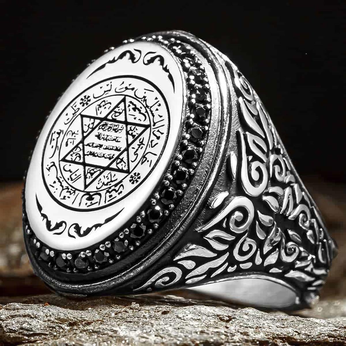Crafted with striking detail, this Turkish Sterling Silver Ring with Seal of Solomon features an intricately engraved surface created using traditional kalem engraving technique.