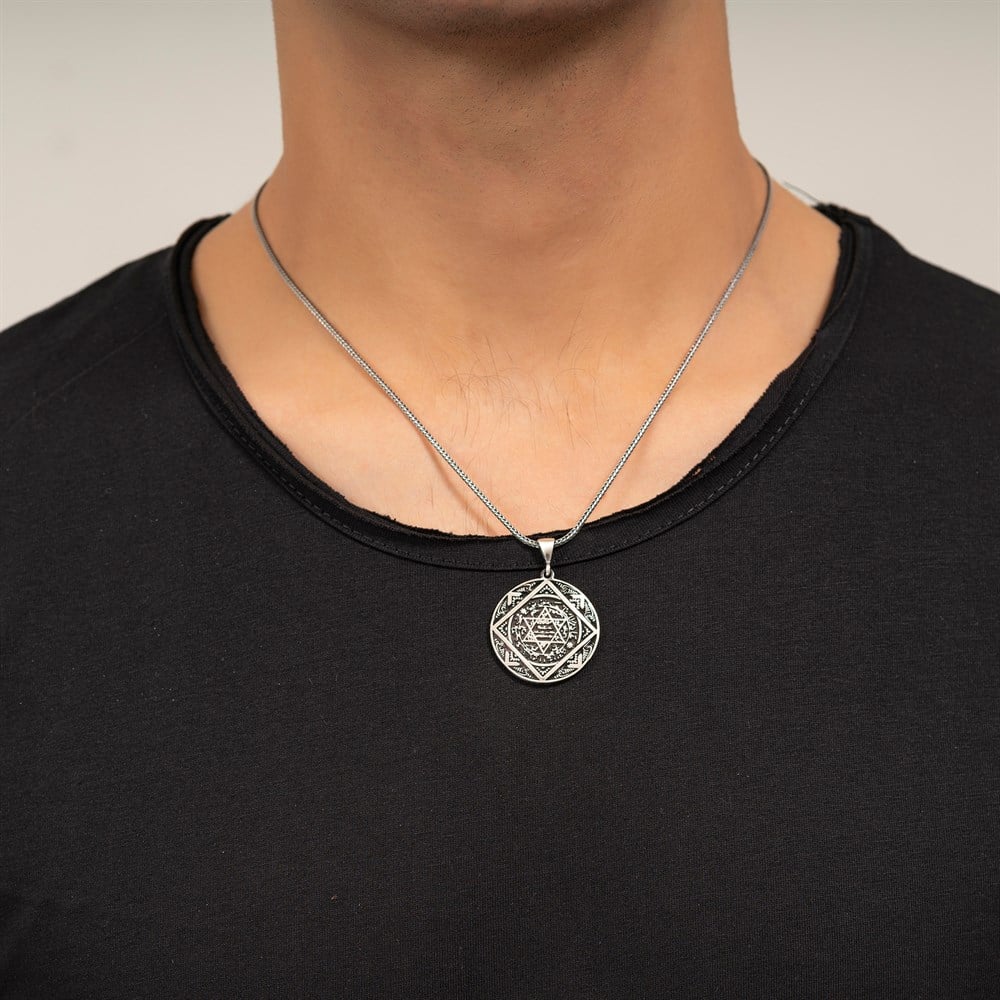 Turkish Sterling Silver Seljuk Star Necklace with Seal of Solomon is a powerful symbol piece rooted in Anatolian heritage.