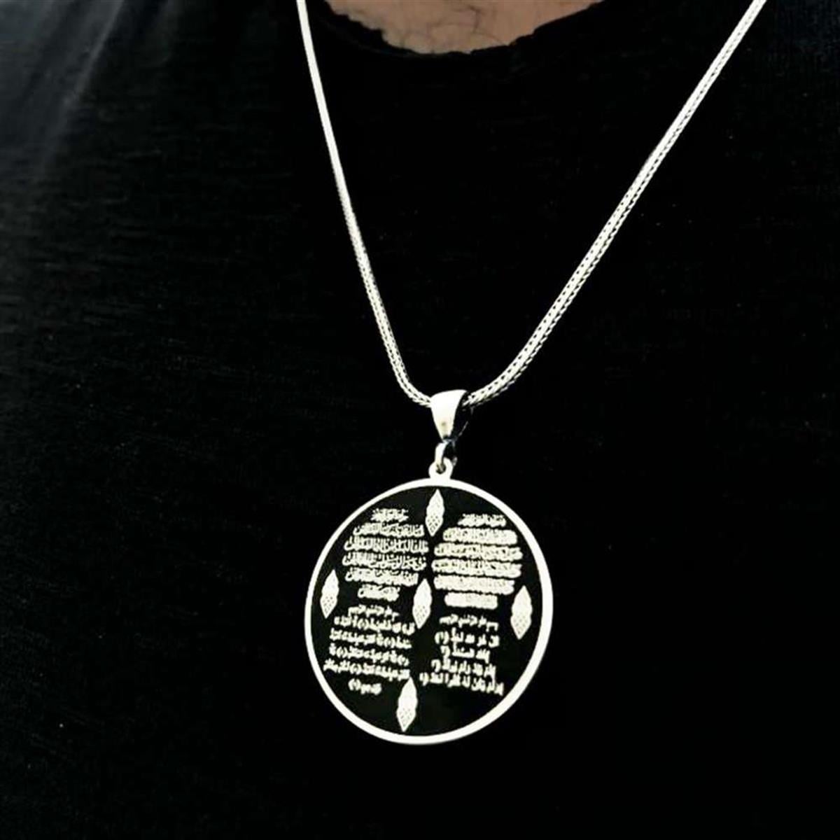 Turkish Sterling Silver Solomon Seal Necklace featuring sacred Quranic verses is a meaningful piece of jewelry that unites spiritual symbolism with refined craftsmanship.