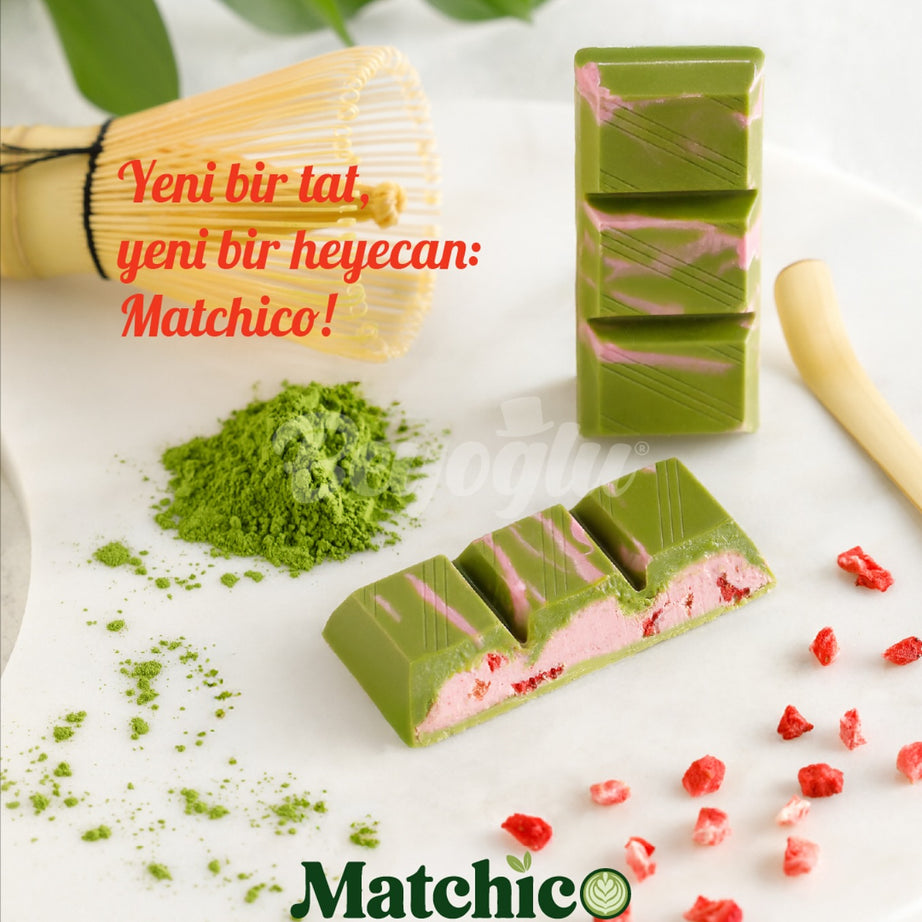 Artisanal white chocolate blended with matcha and berry flavors, gourmet treat from Türkiye