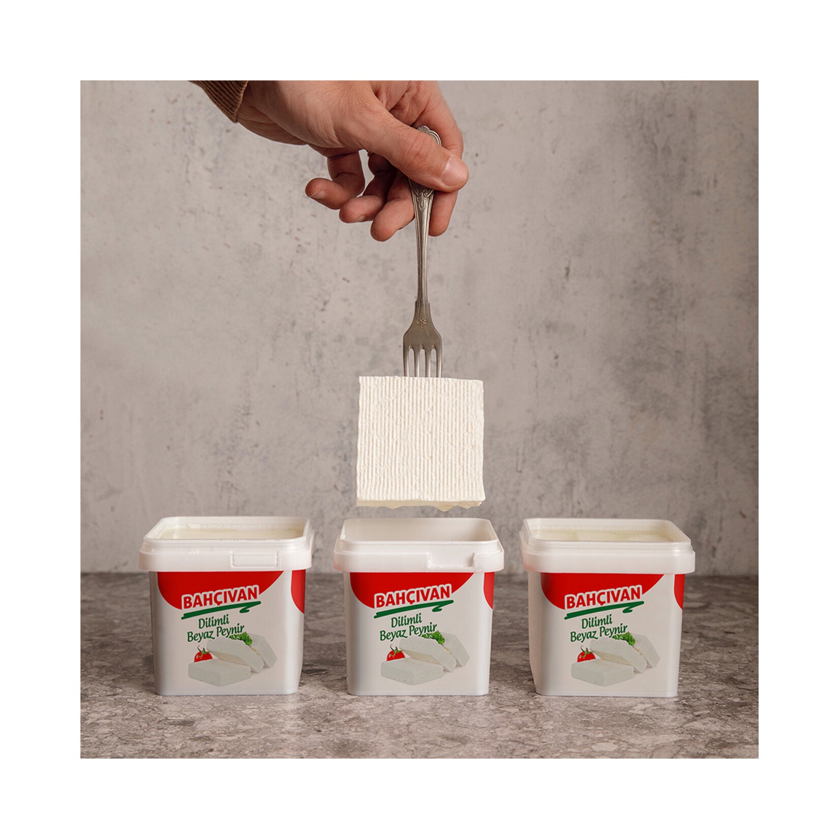 Bahçıvan Dilimli Beyaz Peynir is a classic Turkish-style white cheese, carefully sliced for convenience and packed with fresh, creamy flavor.