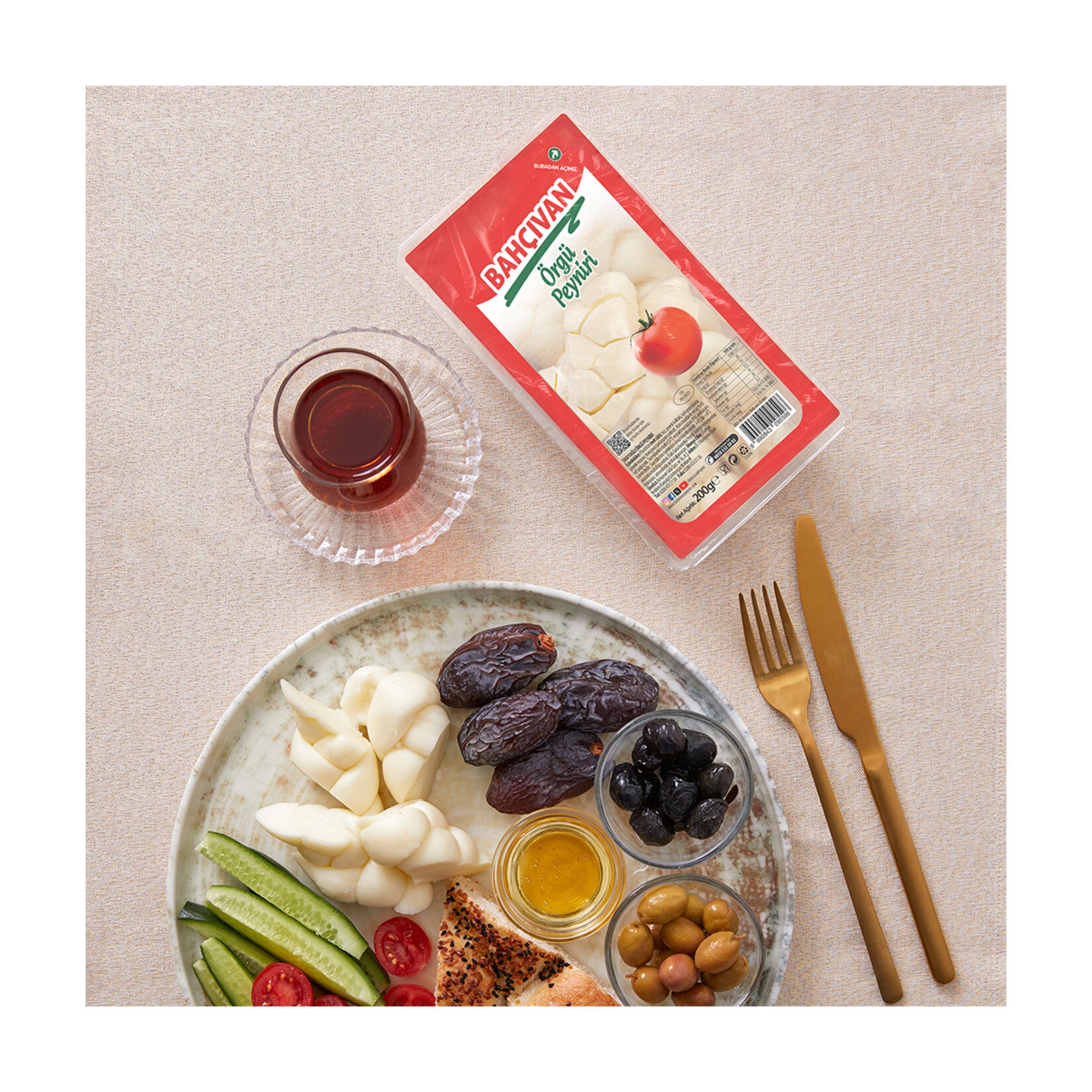 Bahcivan Orgu Peyniri is a traditional Turkish braided cheese known for its firm yet elastic texture and mildly salty, milky flavor.