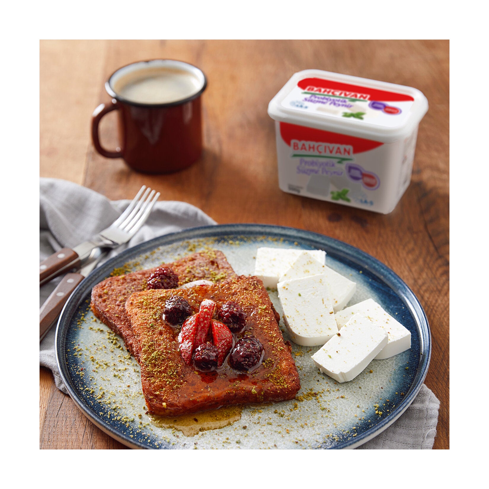 Bahçıvan Tam Yağlı Probiyotik Süzme Beyaz Peynir is a rich and creamy Turkish-style strained white cheese made from pasteurized cow’s milk.