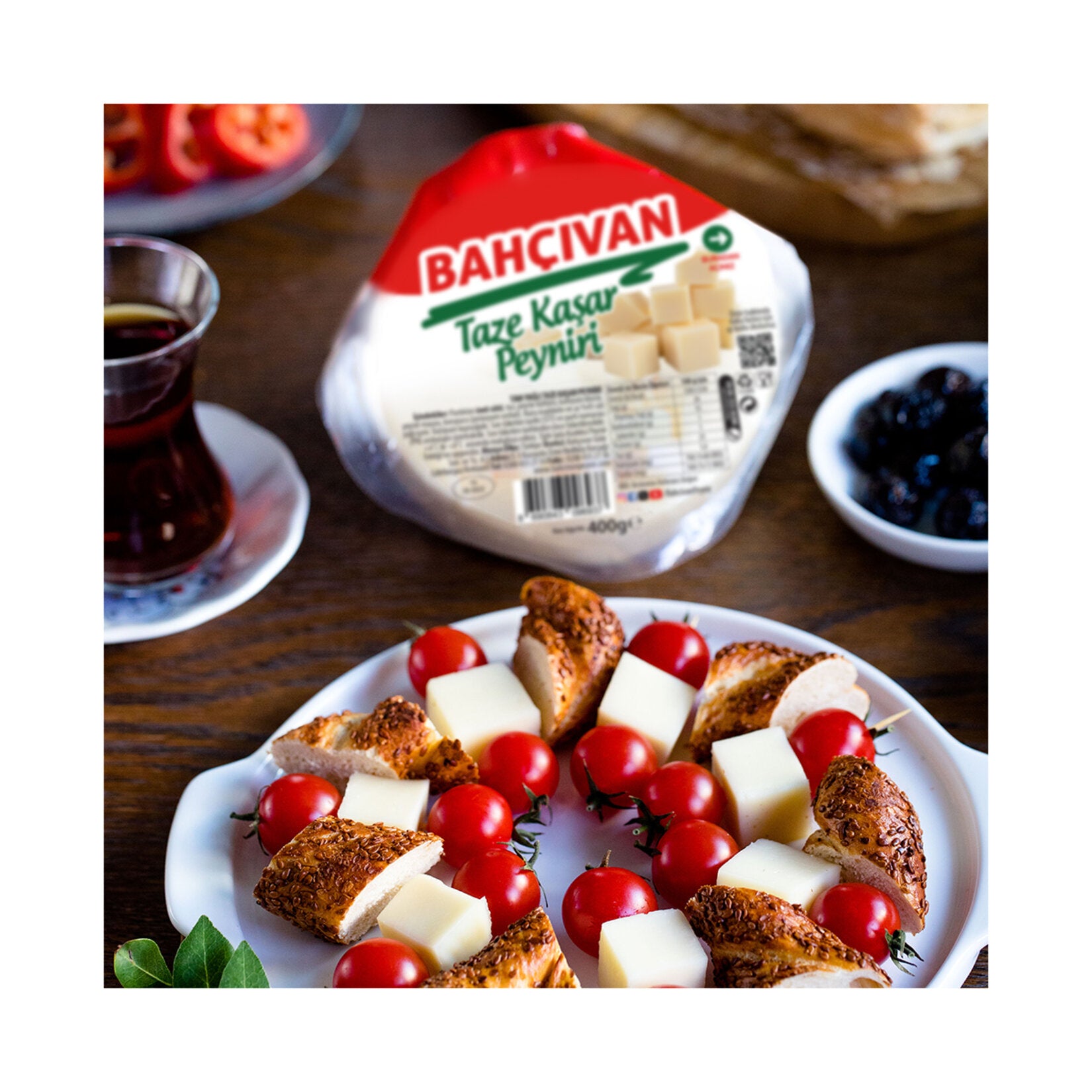 Bahçıvan Tam Yağlı Taze Kaşar Peyniri is a smooth, semi-hard Turkish cheese made from pasteurized cow’s milk.