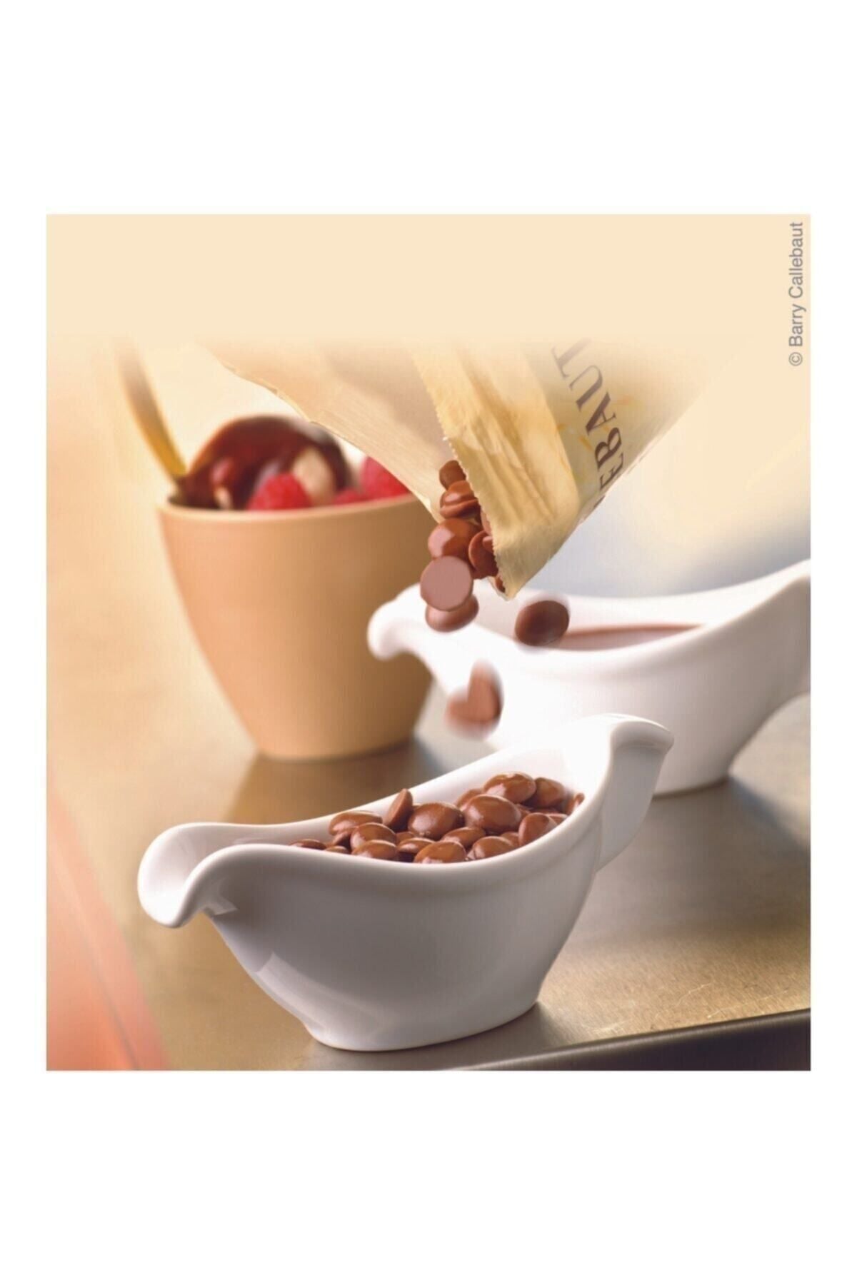 Callebaut 823 Milk Chocolate Drops bring together the perfect harmony of cocoa, milk, and caramel notes in one of the world’s most trusted Belgian couverture chocolates.