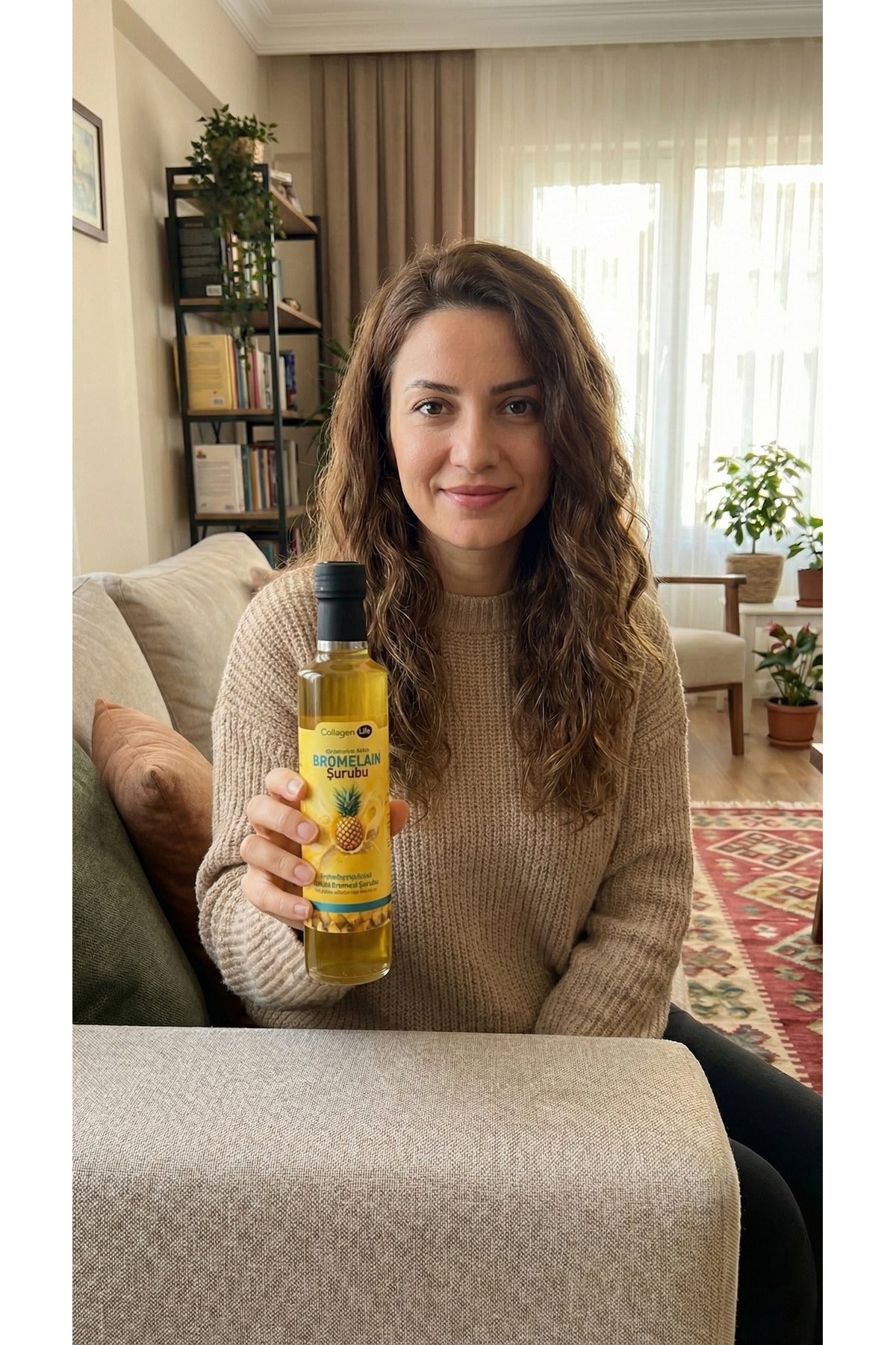 Collagen Life Bromelain Pineapple Syrup is a liquid dietary supplement formulated with Bromelain (from pineapple extract), enriched with Mate Leaf Extract and natural pineapple flavor.