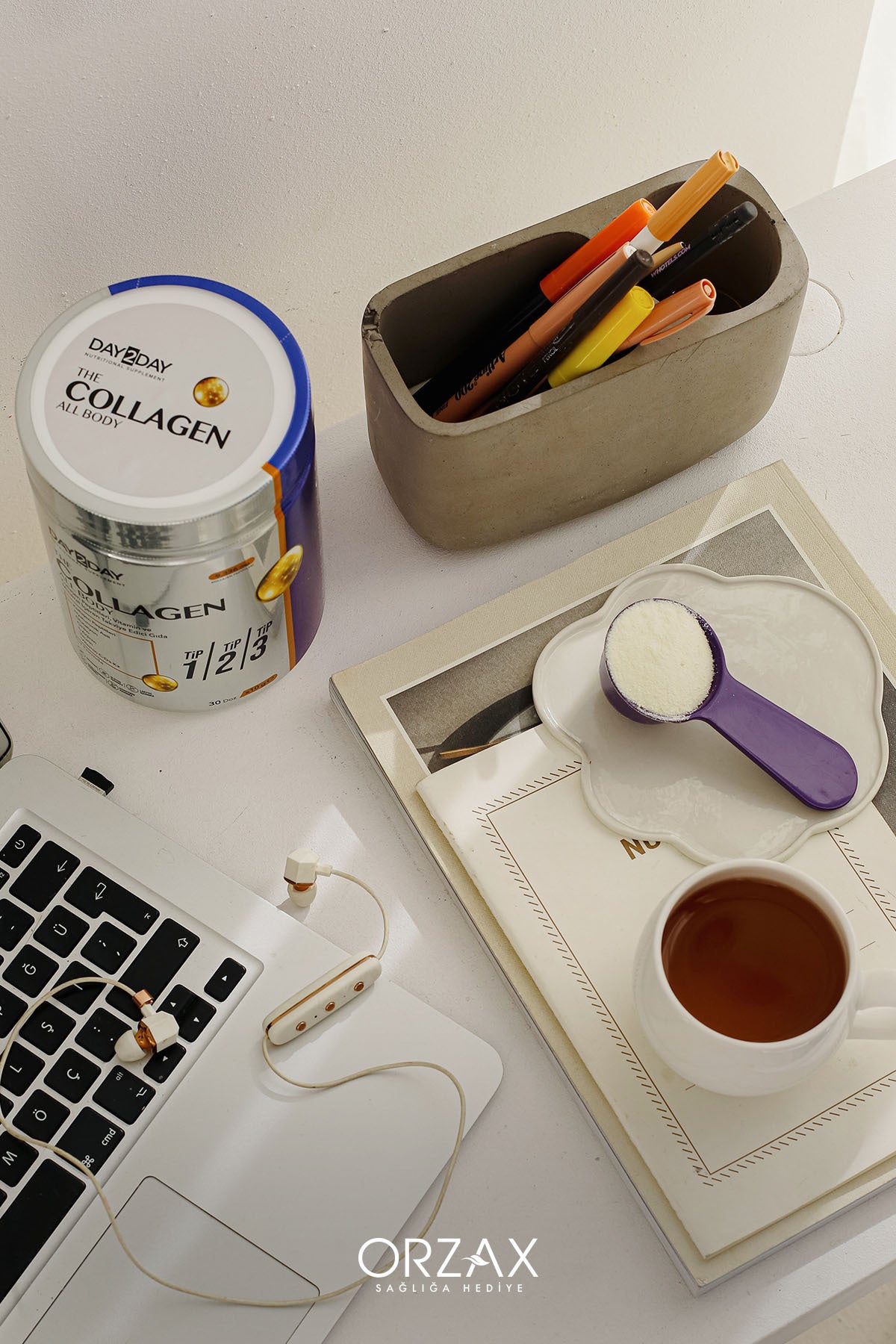 DAY2DAY The Collagen All Body is a comprehensive collagen complex powder formulated with bovine-sourced Type I, Type II, and Type III Collagen Peptides, combined with Hyaluronic Acid, Vitamin C (Ascorbic Acid), Vitamin D3 (Cholecalciferol), Vitamin K2 (Me