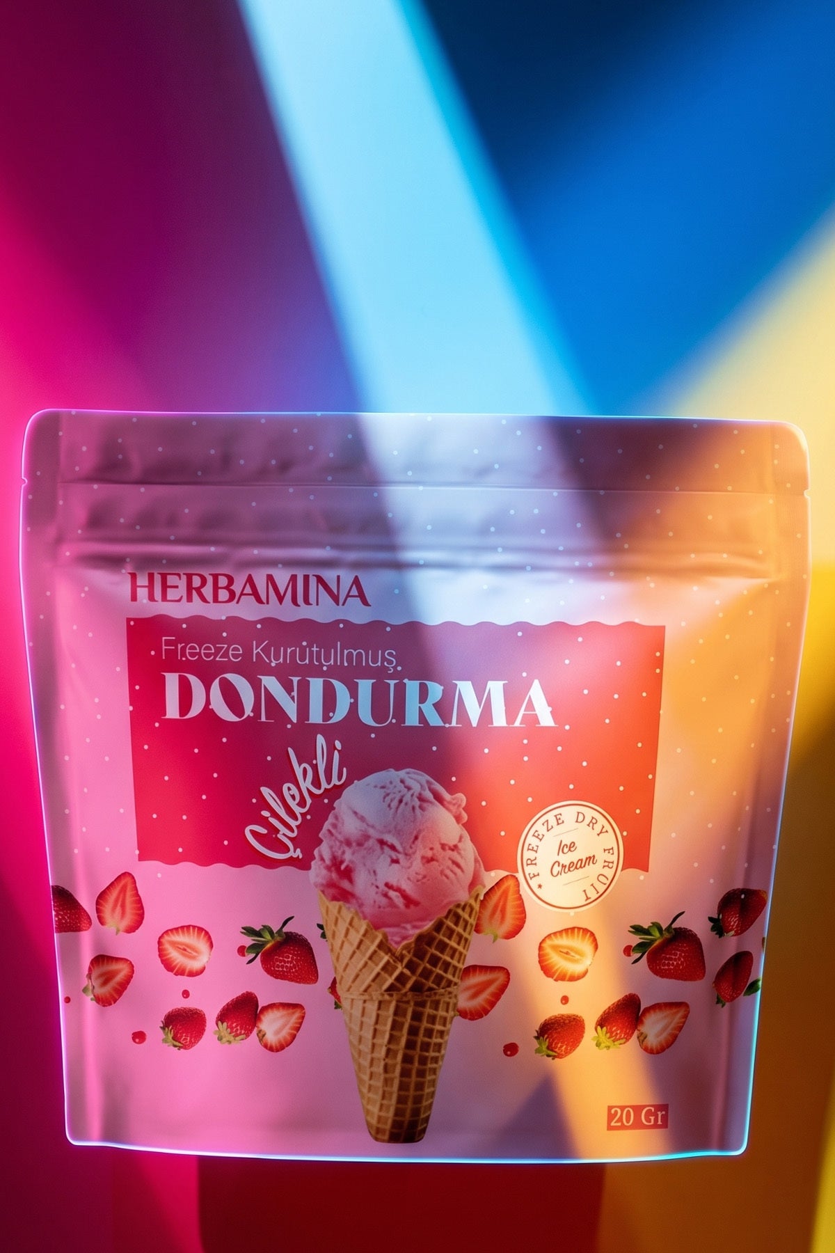 Enjoy the fun and flavor of Herbamina Freeze Dried Strawberry Ice Cream, a unique Turkish treat made in Türkiye.
