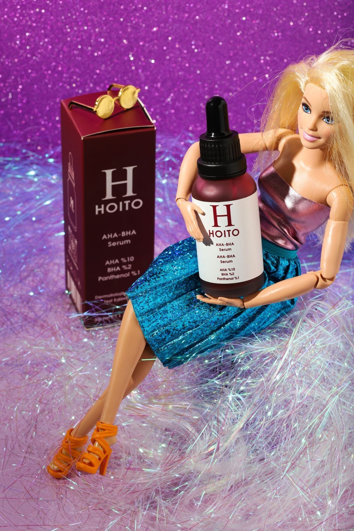 Hoito AHA 10% + BHA 2% Revitalizing Red Peeling Serum is a powerful exfoliating treatment designed to support a smoother, brighter, and more even-looking complexion.