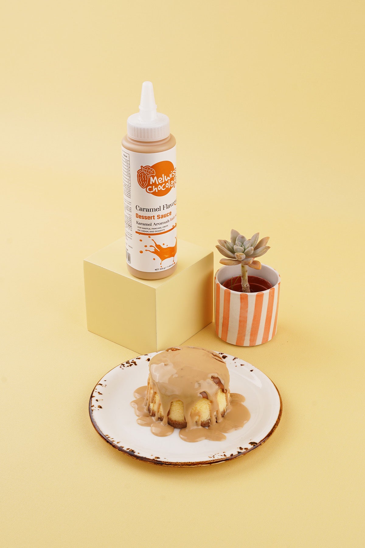 Meet your new favorite topping: Melwiss Chocolate Caramel Flavored Dessert Sauce.
