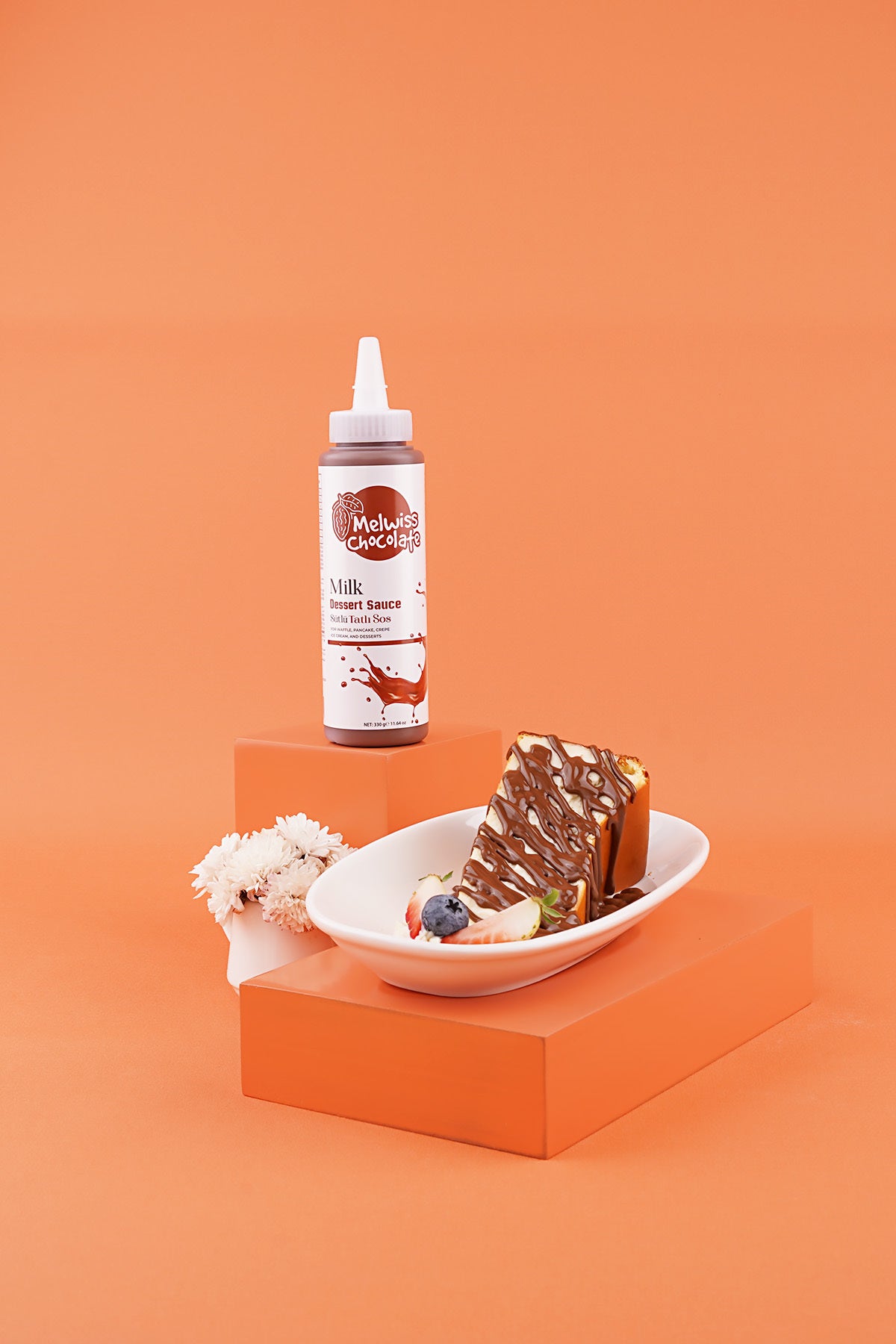 Meet your new favorite dessert topping: Melwiss Chocolate Sutlu Sweet Sauce.