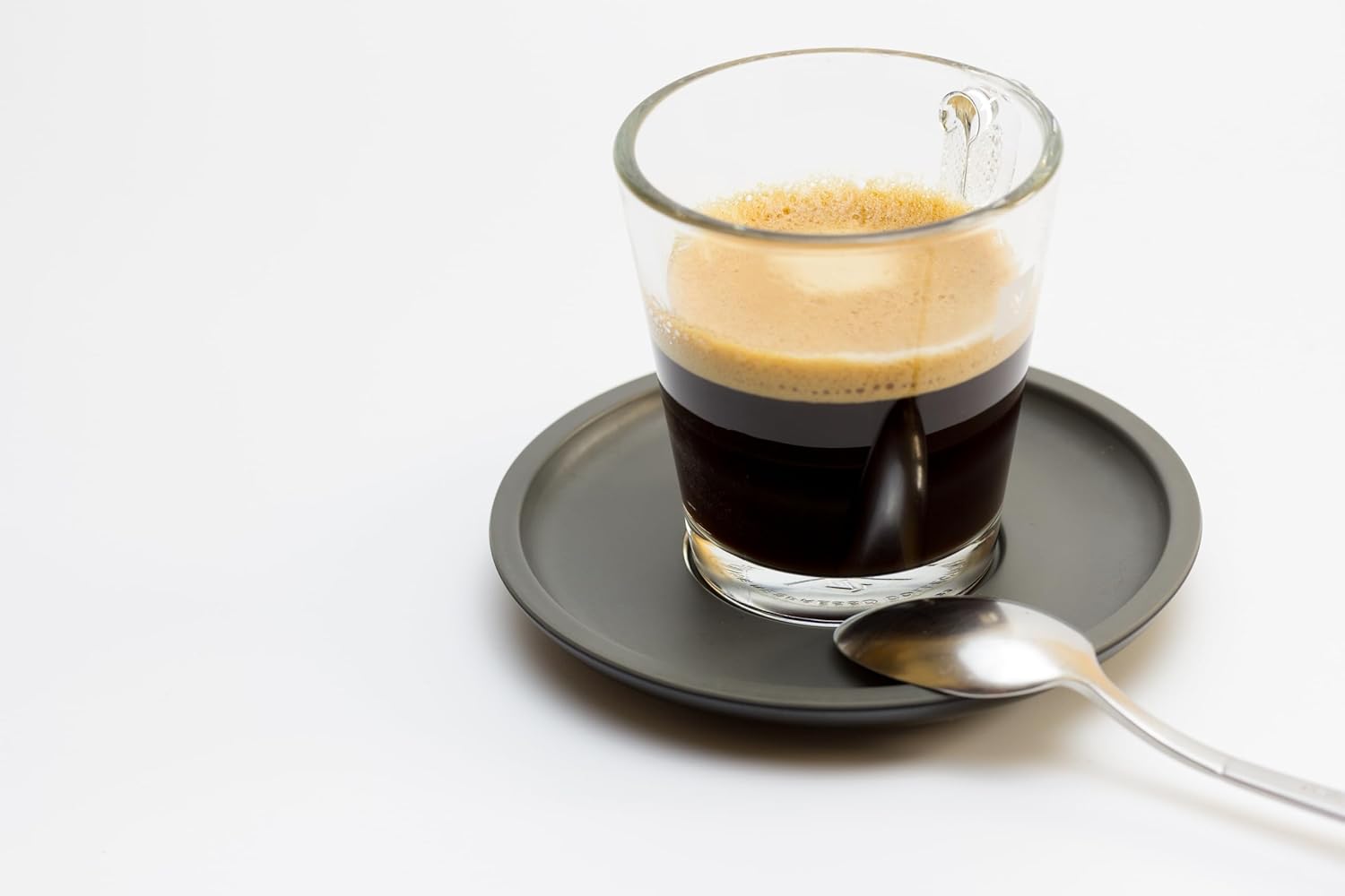 Nescafe Intenso Whole Bean Coffee delivers a bold and full-bodied coffee experience crafted from a balanced blend of Arabica and Robusta beans.