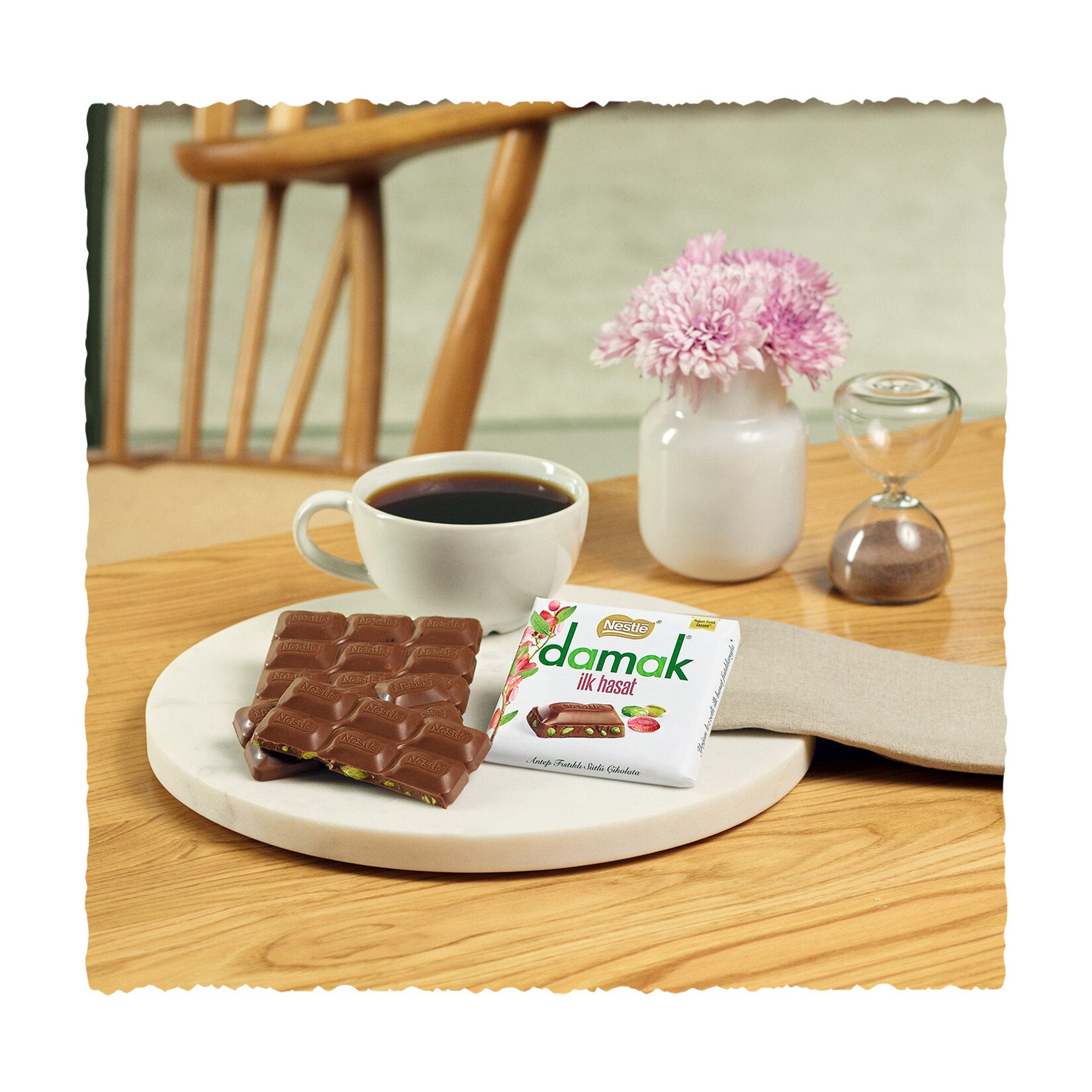 Nestle Damak Ilk Hasat Pistachio Milk Chocolate Bar brings together the rich creaminess of milk chocolate with the bold crunch of first-harvest Antep pistachios.
