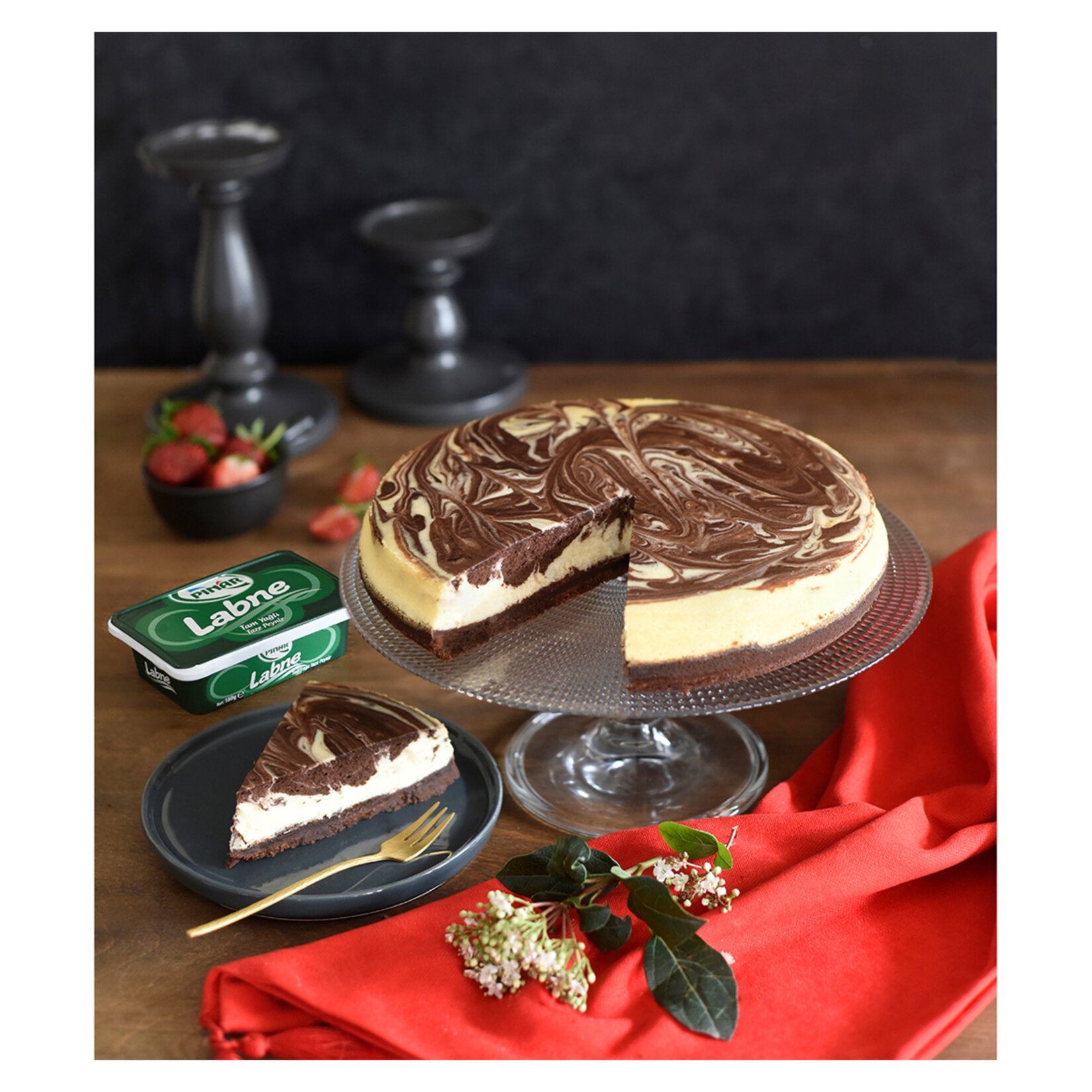 Pinar Labne Cream Cheese is a smooth, creamy, and mildly tangy spread made from high-quality pasteurized cow’s milk.