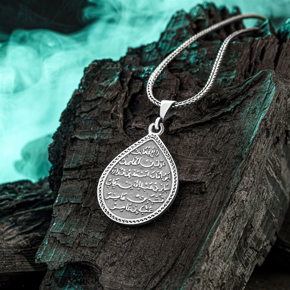 Rooted in centuries of spiritual tradition, this Turkish Sterling Silver Necklace with Kitmir Prayer features a meaningful drop motif engraved with the revered Kitmir prayer.