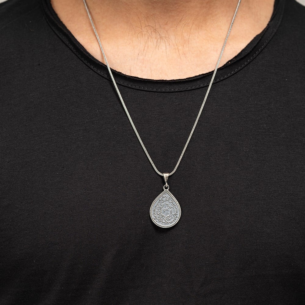 Rooted in centuries of spiritual tradition, this Turkish Sterling Silver Necklace with Kitmir Prayer features a meaningful drop motif engraved with the revered Kitmir prayer.