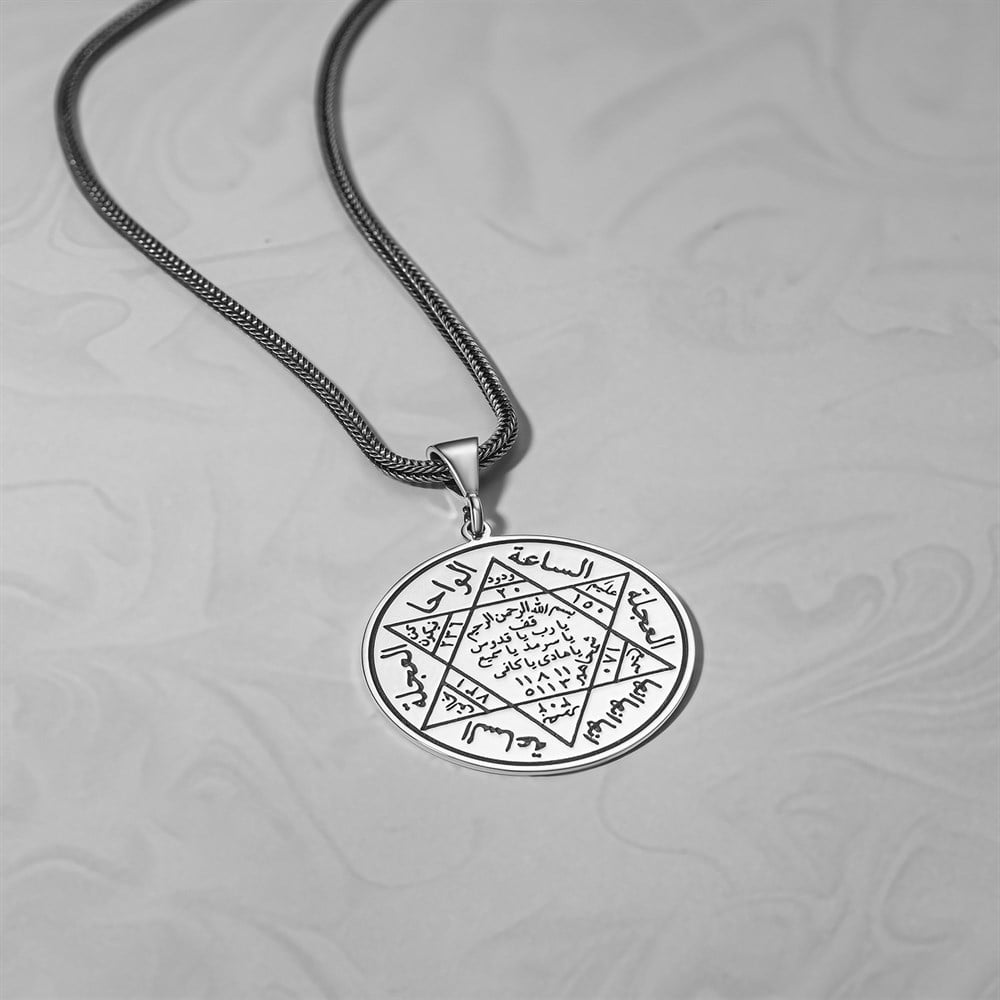 Crafted with symbolic meaning and bold presence, this Turkish Sterling Silver Necklace with Seal of Solomon features an intricately engraved Seal of Solomon pendant inspired by centuries of Anatolian tradition.